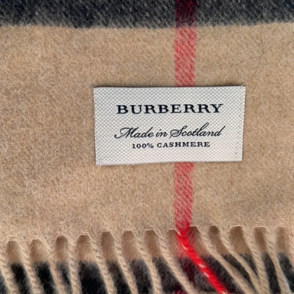 Burberry scarf - Picture 2 of 5
